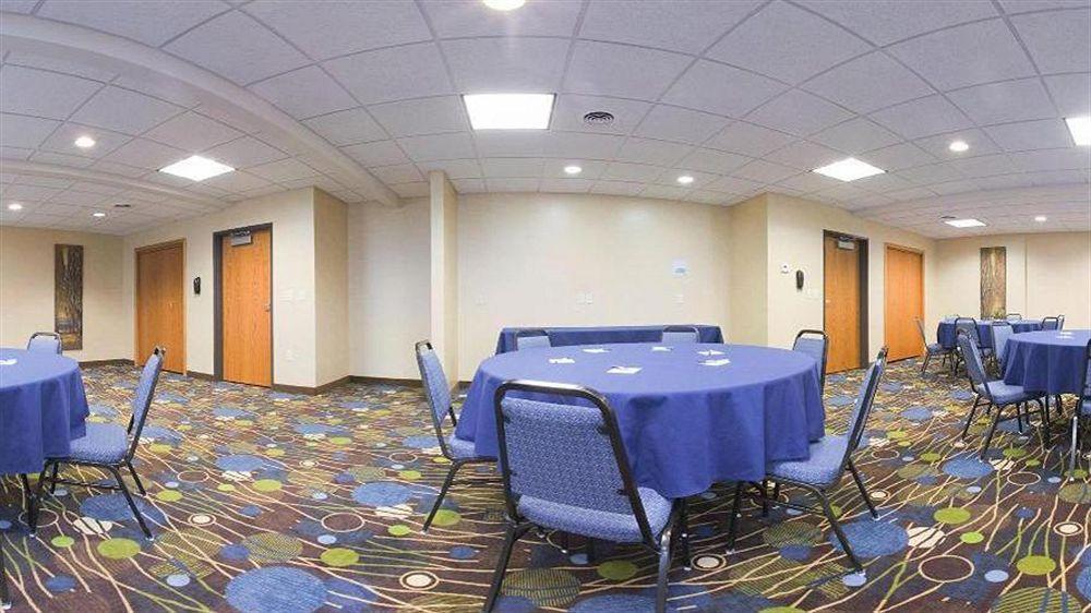 Holiday Inn Express Hotel & Suites Antigo By Ihg Eksteriør bilde