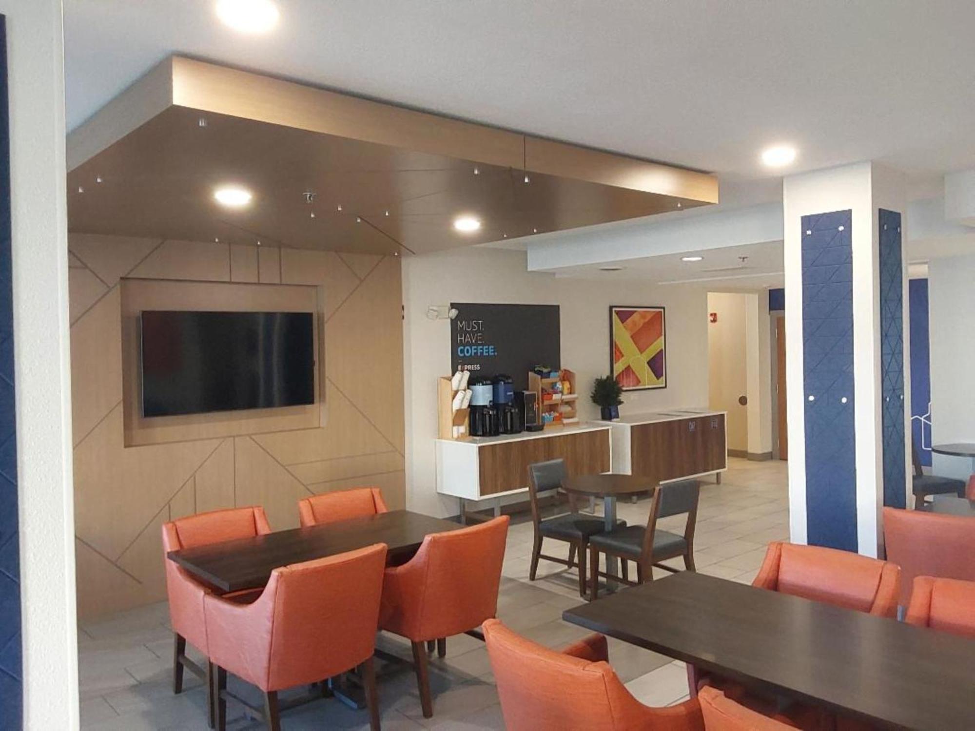 Holiday Inn Express Hotel & Suites Antigo By Ihg Eksteriør bilde