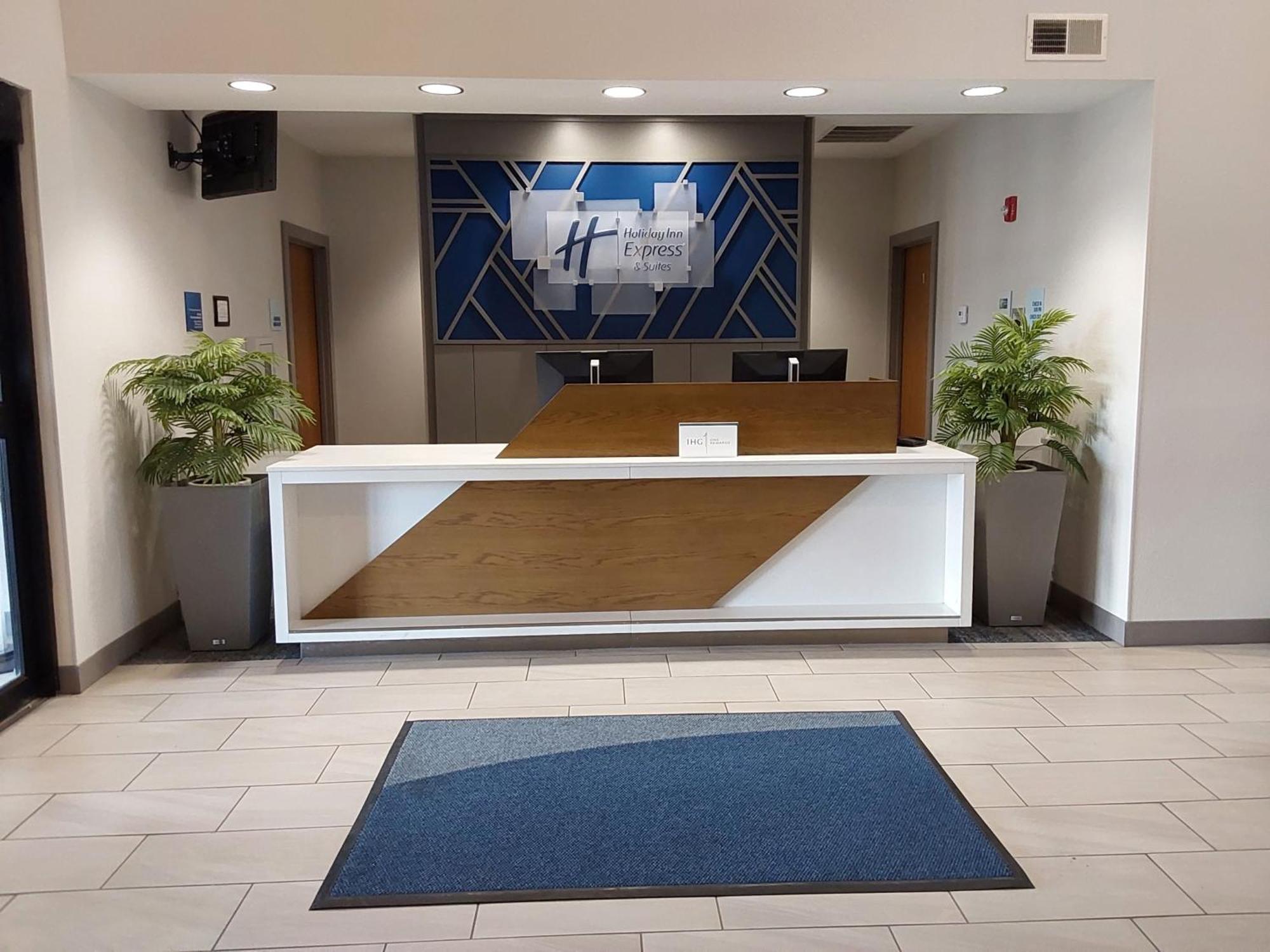 Holiday Inn Express Hotel & Suites Antigo By Ihg Eksteriør bilde