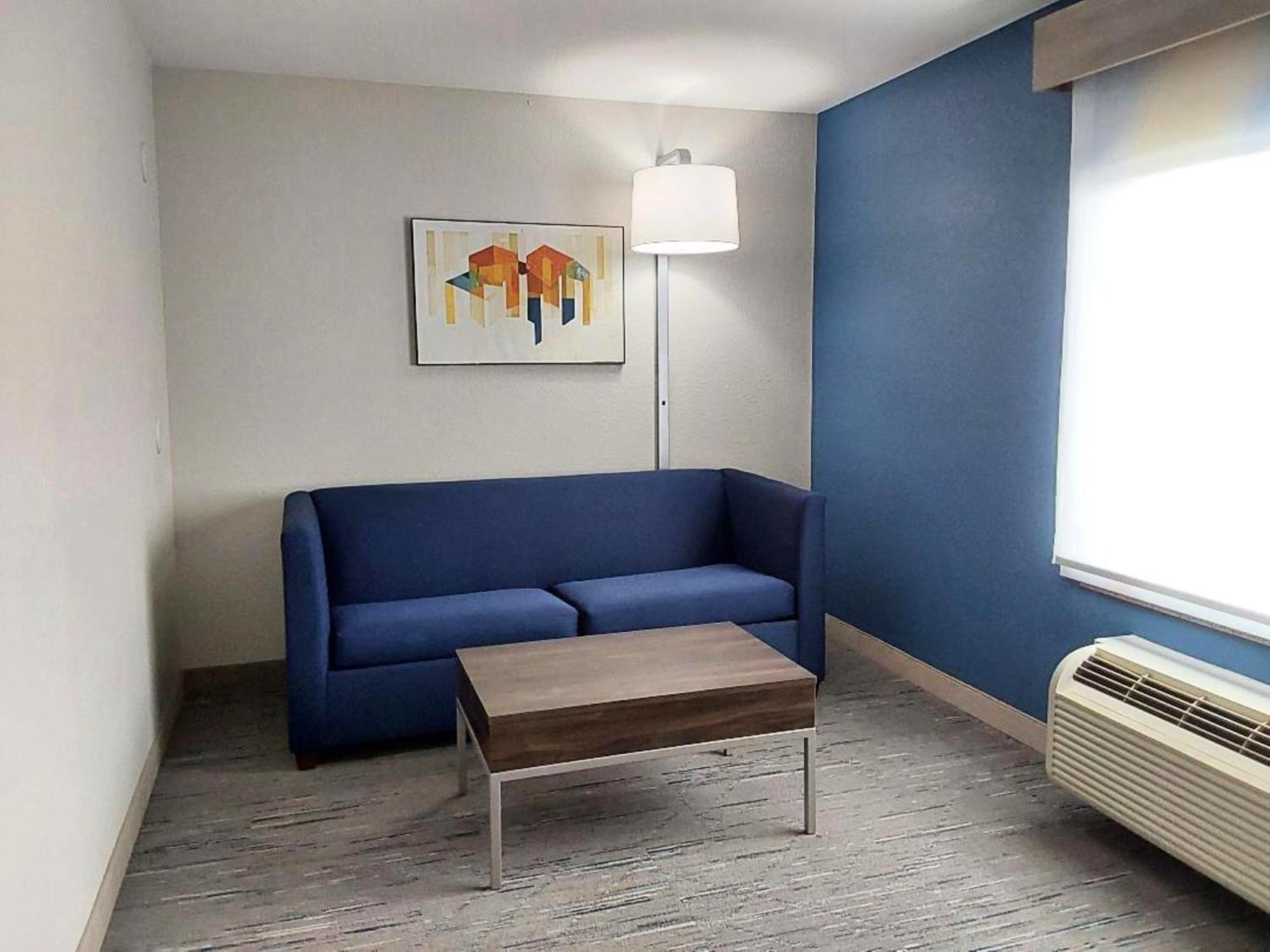 Holiday Inn Express Hotel & Suites Antigo By Ihg Eksteriør bilde
