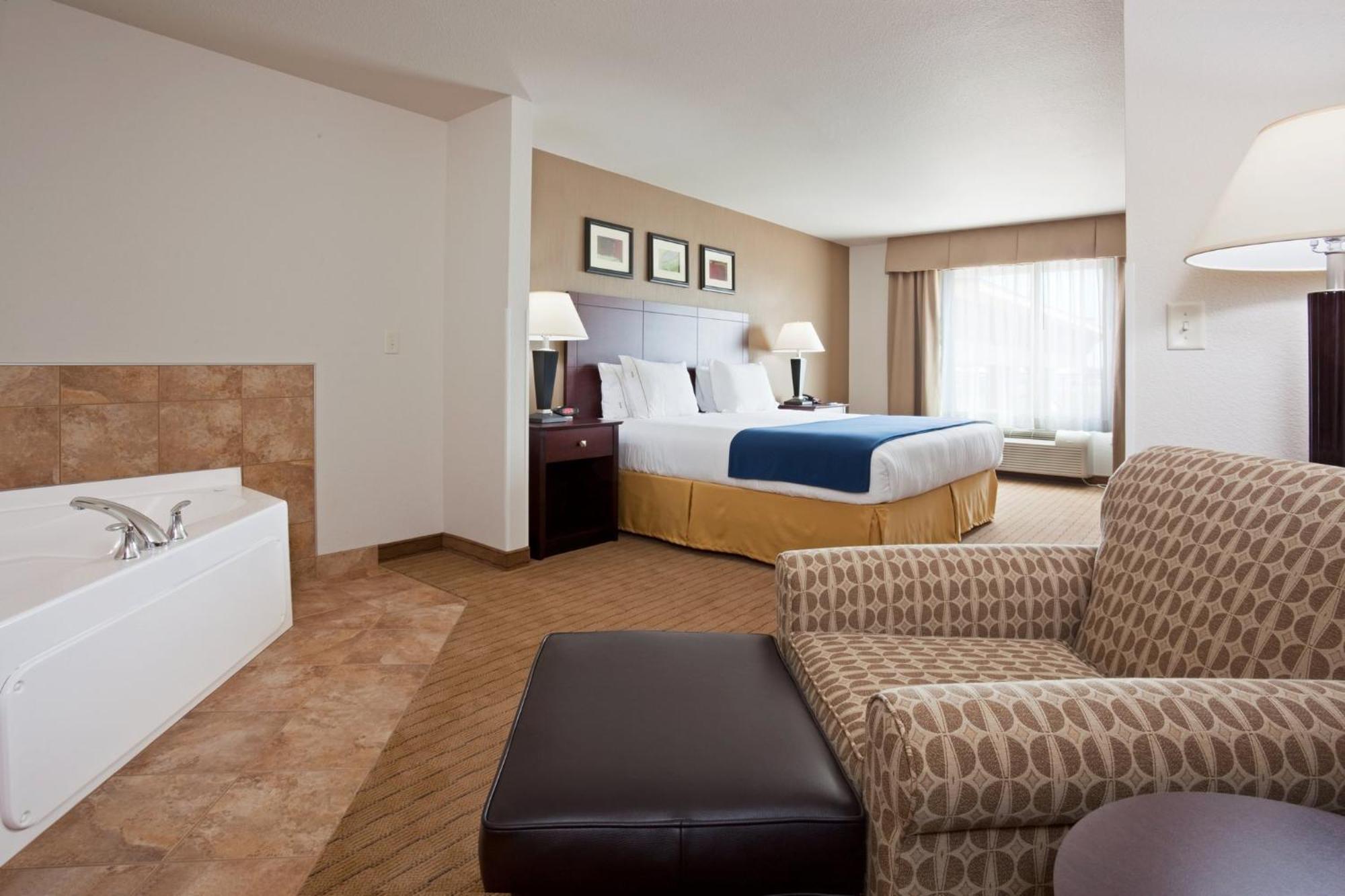 Holiday Inn Express Hotel & Suites Antigo By Ihg Eksteriør bilde