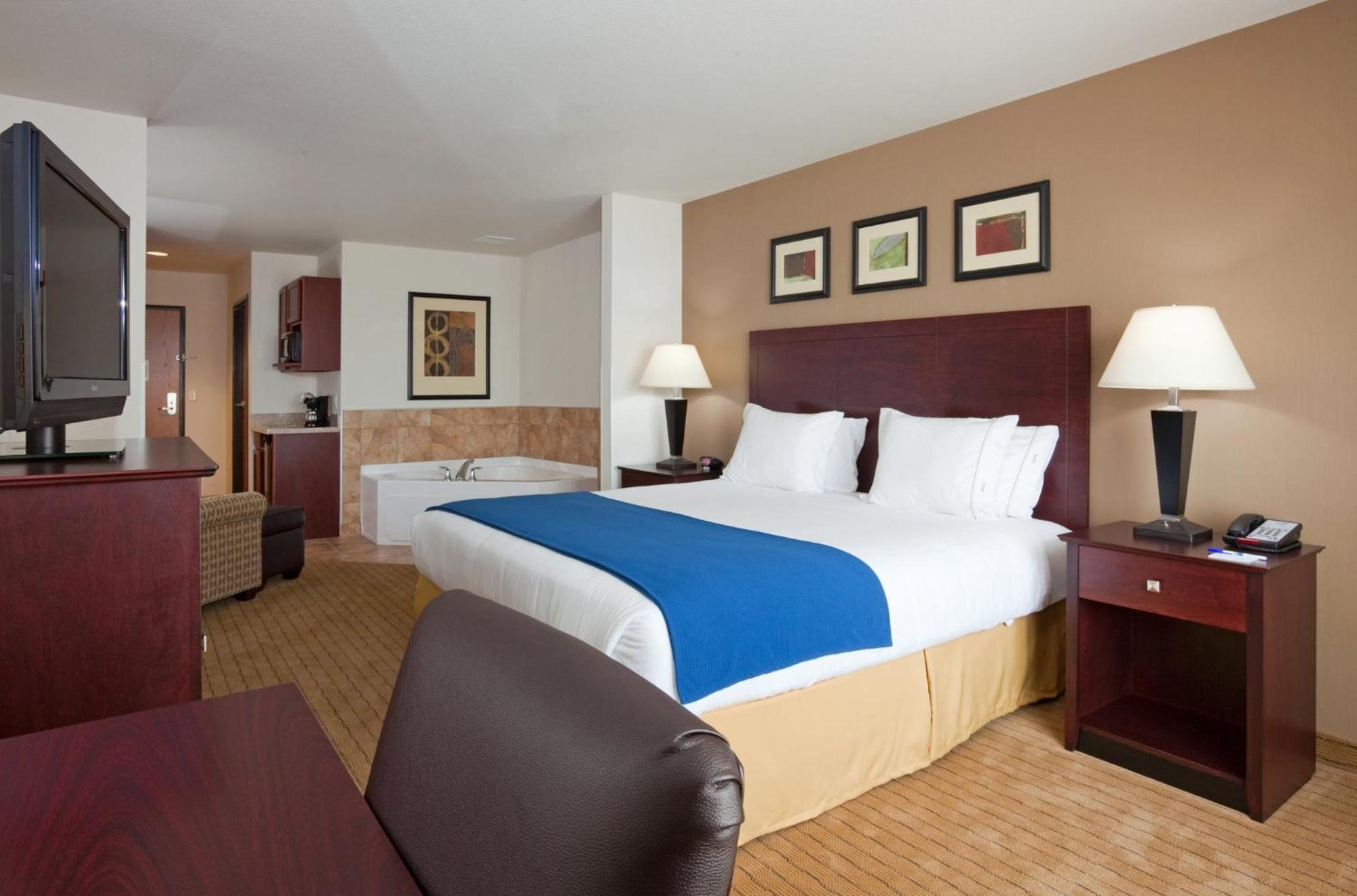 Holiday Inn Express Hotel & Suites Antigo By Ihg Eksteriør bilde