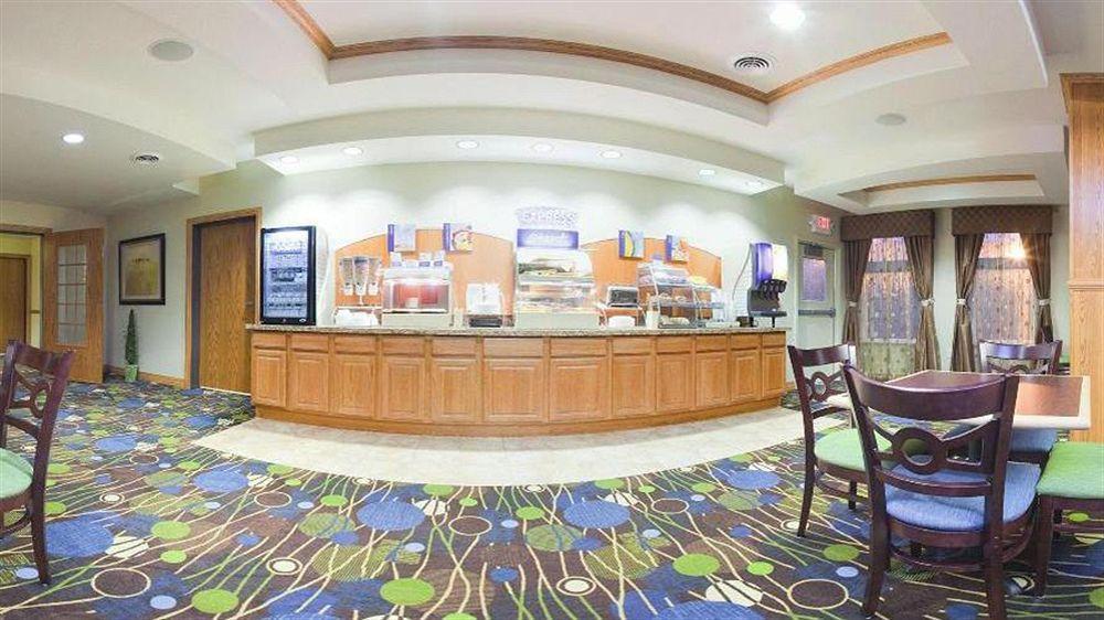 Holiday Inn Express Hotel & Suites Antigo By Ihg Eksteriør bilde